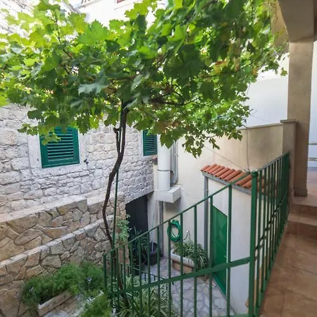 Skeljo Vakantiehuis Kaštela